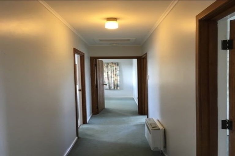 Photo of property in 16 Taupo Street, Green Bay, Auckland, 0604