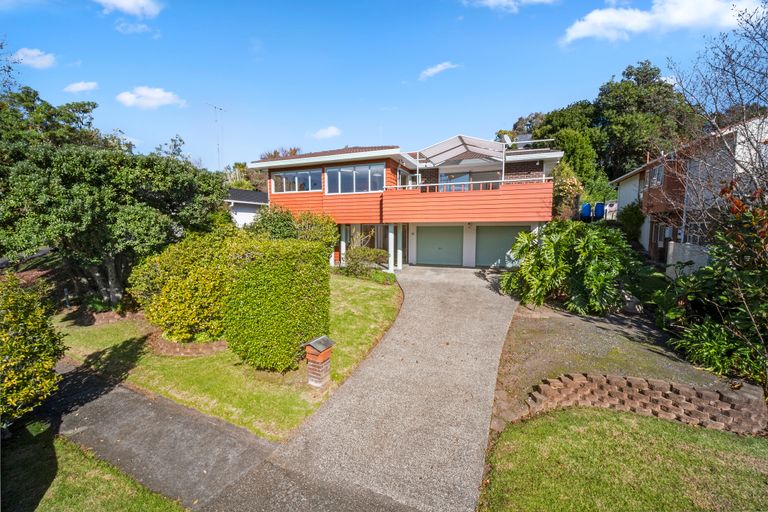 Photo of property in 42 Stapleford Crescent, Browns Bay, Auckland, 0630