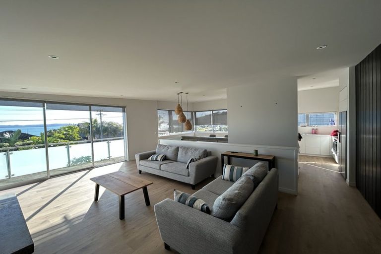 Photo of property in 1/17 De Luen Avenue, Tindalls Beach, Whangaparaoa, 0930