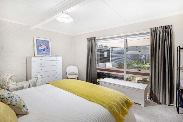 Photo of property in 2 Langley Avenue, Milson, Palmerston North, 4414