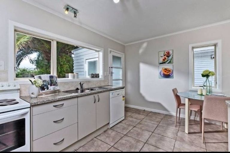 Photo of property in 1/138 Forrest Hill Road, Forrest Hill, Auckland, 0620
