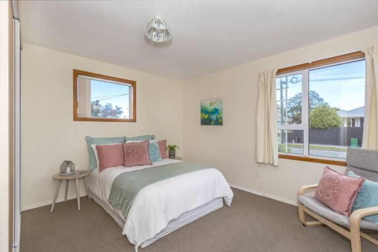 Photo of property in 18 Greendale Avenue, Avonhead, Christchurch, 8042