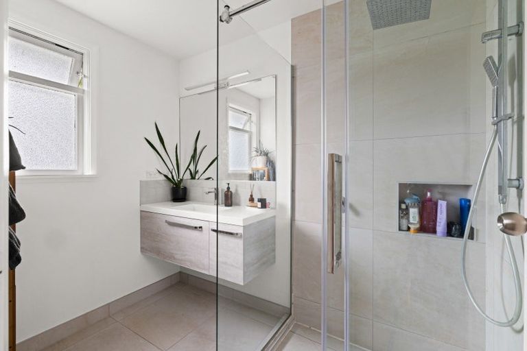 Photo of property in 708 Grove Road, Mayfair, Hastings, 4122