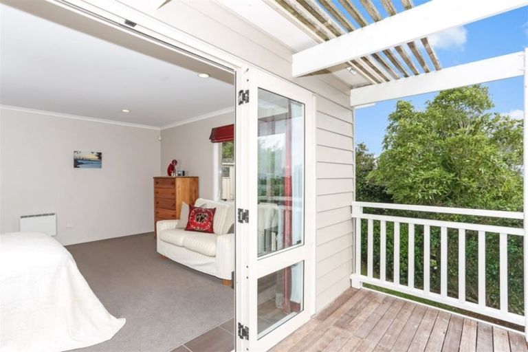 Photo of property in 6a Jayar Heights, Bombay, 2675