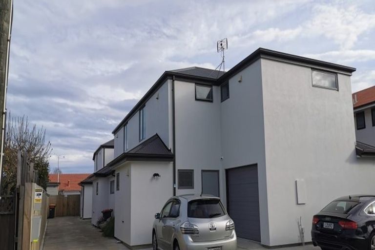 Photo of property in 2/2 Montana Avenue, Ilam, Christchurch, 8041