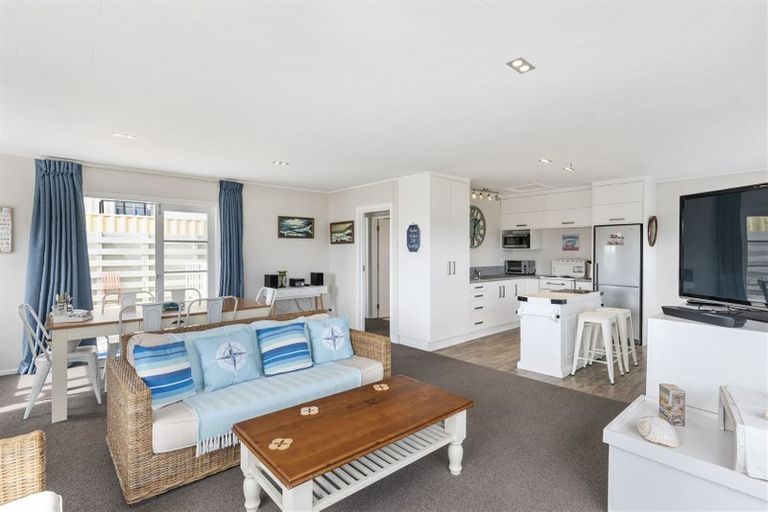 Photo of property in 35 Marine Parade South, Foxton Beach, Foxton, 4815