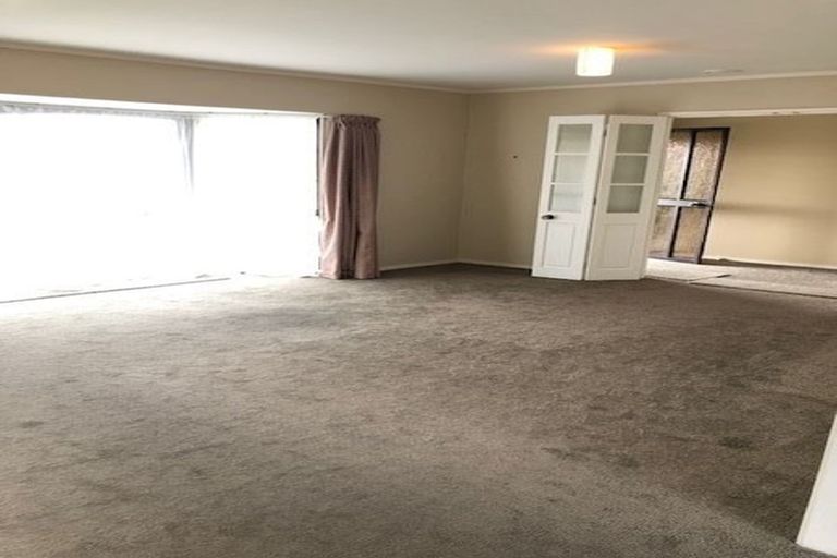 Photo of property in 32 Sunnyview Avenue, Shelly Park, Auckland, 2014