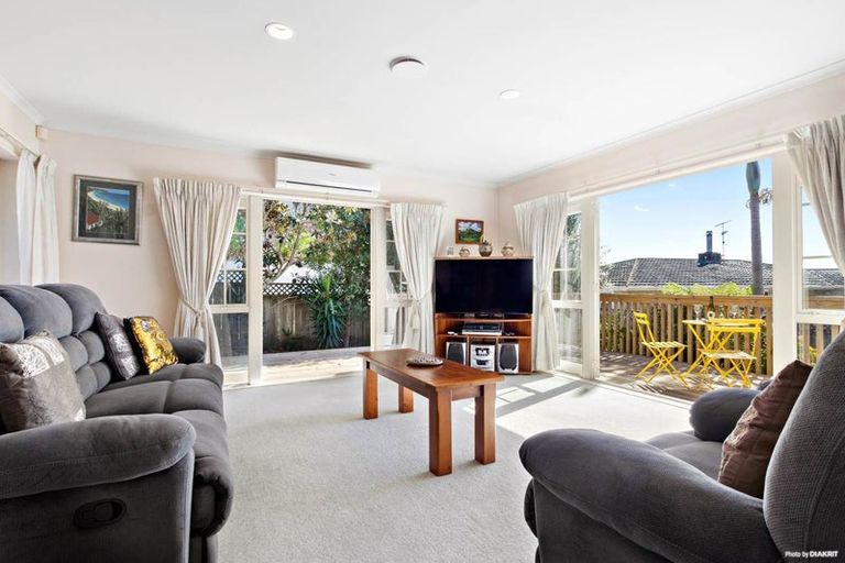Photo of property in 1b Wakeling Avenue, Te Atatu South, Auckland, 0610