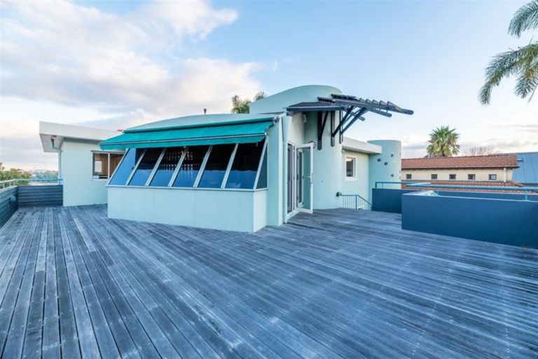 Photo of property in 13 Norwood Road, Bayswater, Auckland, 0622