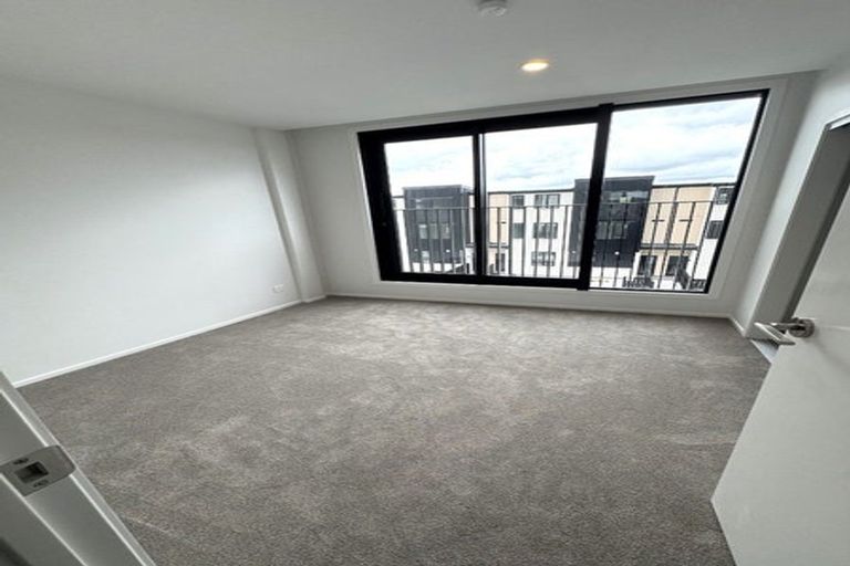 Photo of property in 9/19 Windlass Street, Long Bay, Auckland, 0630