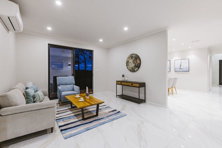 Photo of property in 28 Catalina Avenue, Rosehill, Papakura, 2113