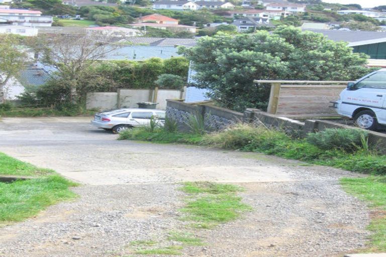 Photo of property in 17 Horokiwi Road West, Newlands, Wellington, 6037