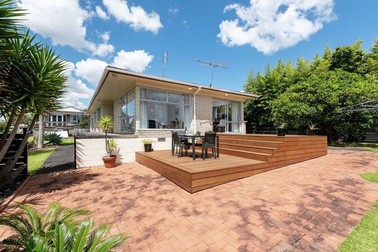 Photo of property in 11 Towra Place, Botany Downs, Auckland, 2010