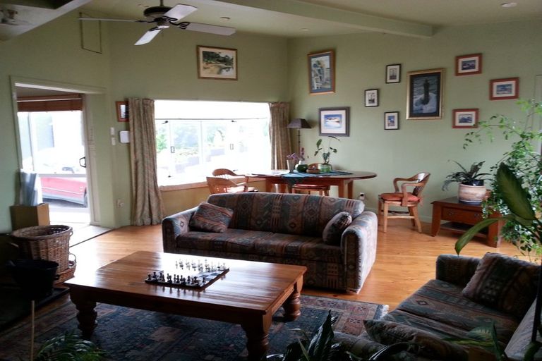 Photo of property in 23 Ferry Parade, Herald Island, Auckland, 0618