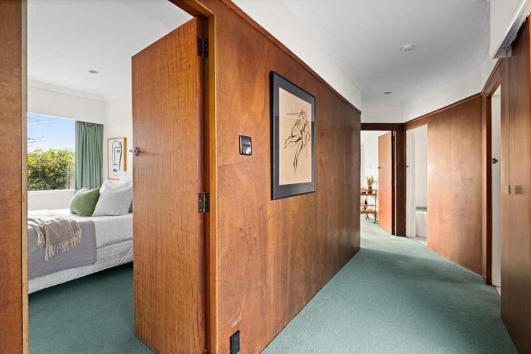 Photo of property in 16 Howard Road, Taradale, Napier, 4112