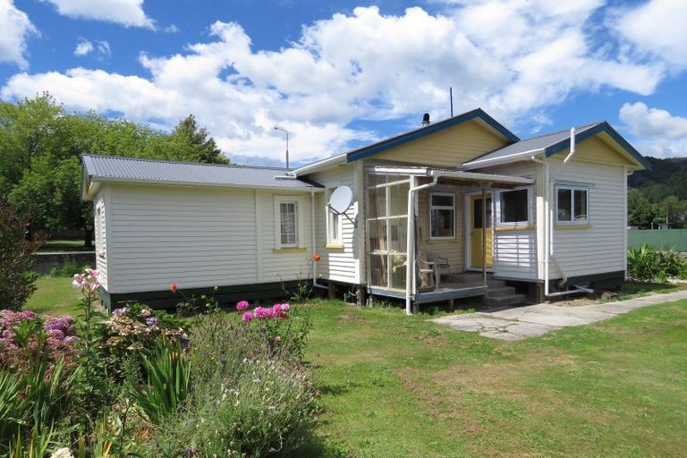 Photo of property in 4 Sinnamon Street, Reefton, 7830