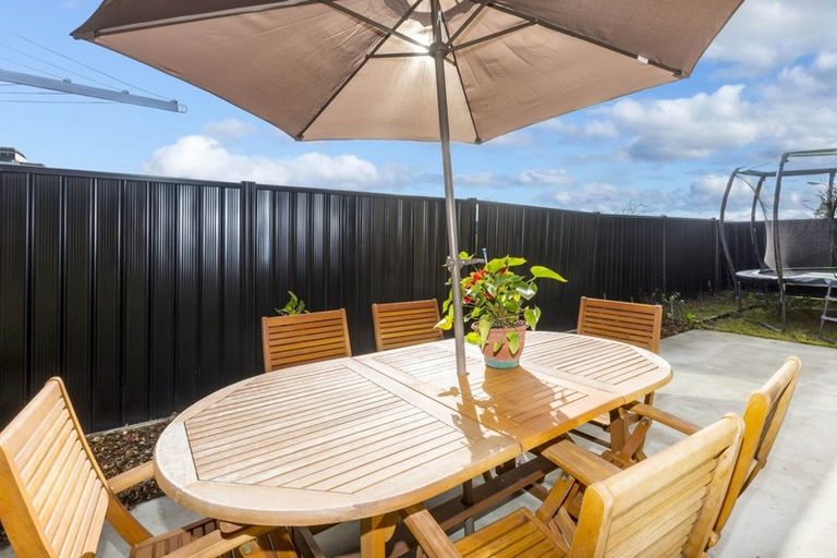 Photo of property in 10 Passchendaele Grove, Trentham, Upper Hutt, 5018