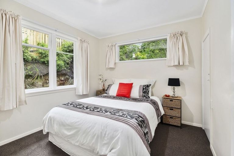 Photo of property in 31 Olivia Crescent, Tawa, Wellington, 5028