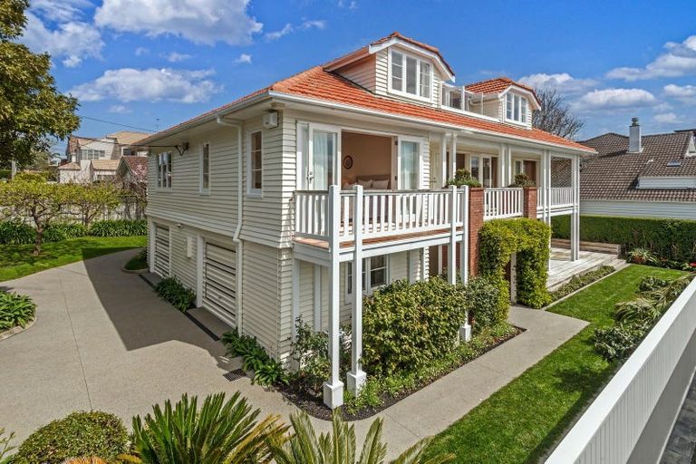 Photo of property in 102a Kitchener Road, Milford, Auckland, 0620