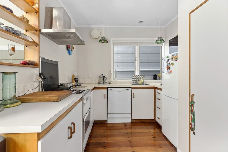 Photo of property in 92 Austin Street, Mount Victoria, Wellington, 6011