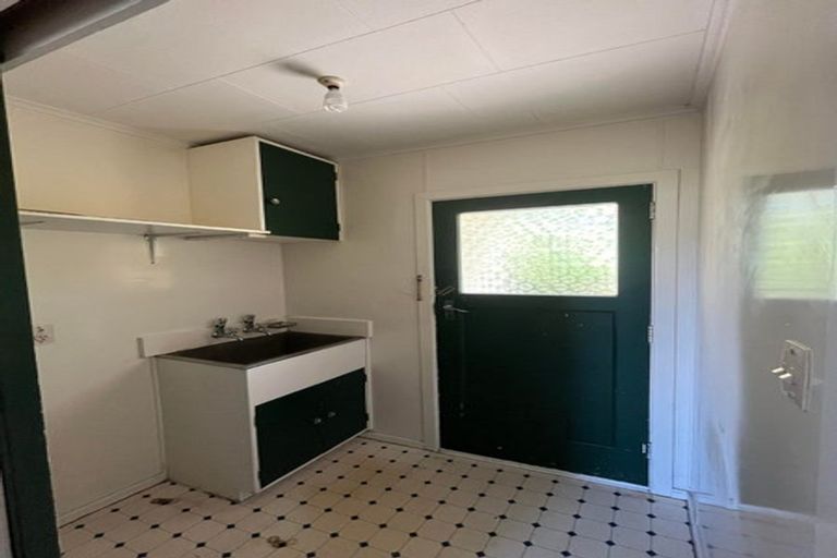 Photo of property in 3 Blandford Way, Newlands, Wellington, 6037