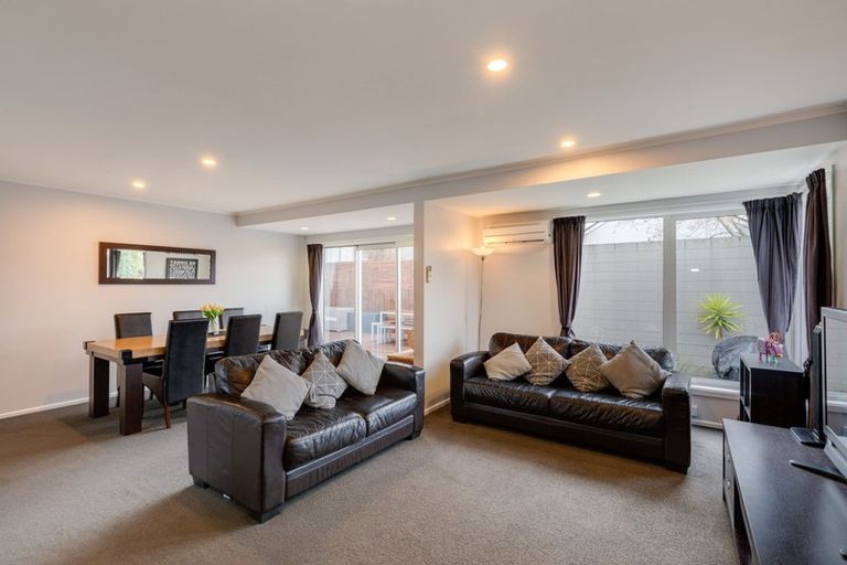 Photo of property in 4 Saunders Place, Redwood, Christchurch, 8051