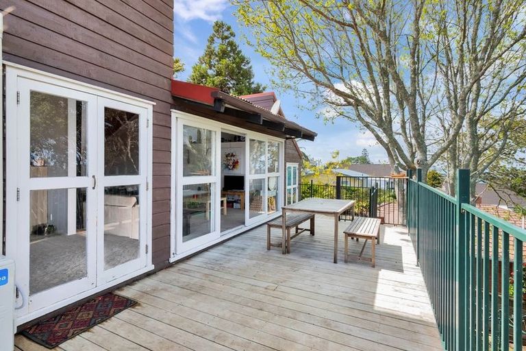 Photo of property in 132 Carlisle Road, Northcross, Auckland, 0632