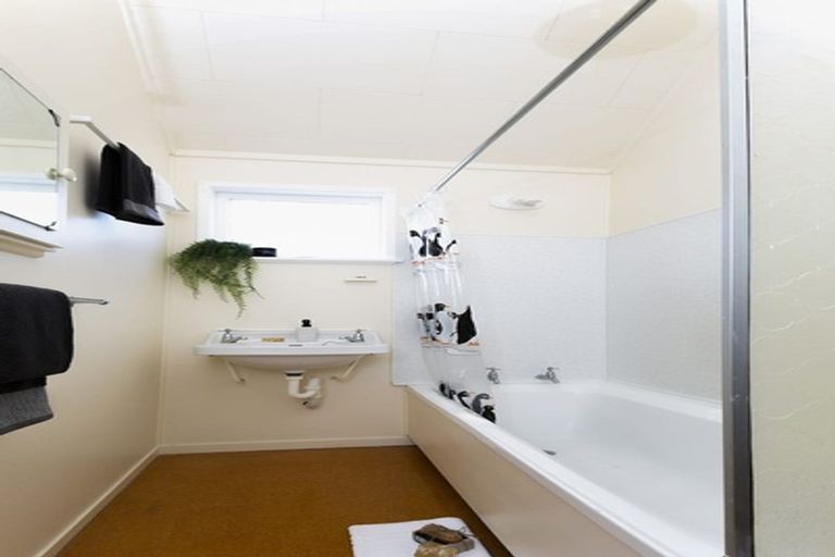 Photo of property in 1/6 Steen Place, Mangere Bridge, Auckland, 2022