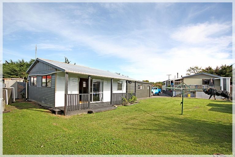 Photo of property in 27 Nuku Street, Tangimoana, 4822