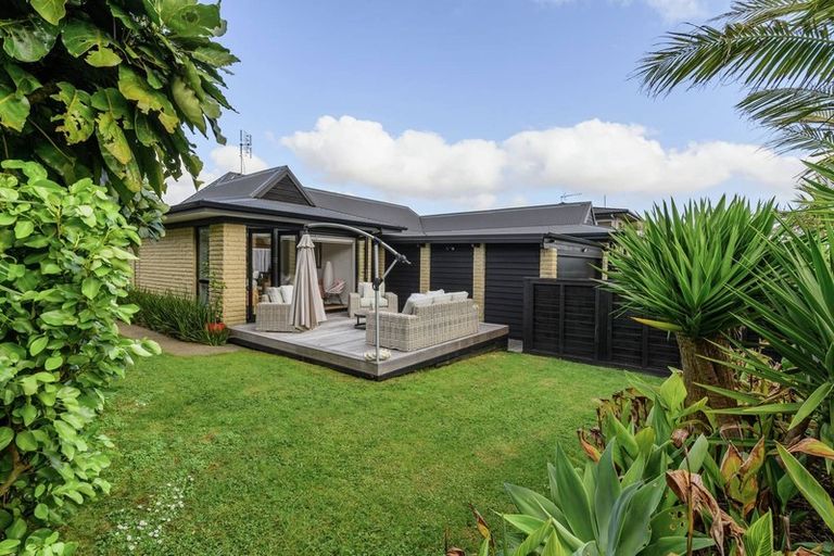 Photo of property in 70 Prince Regent Drive, Half Moon Bay, Auckland, 2012