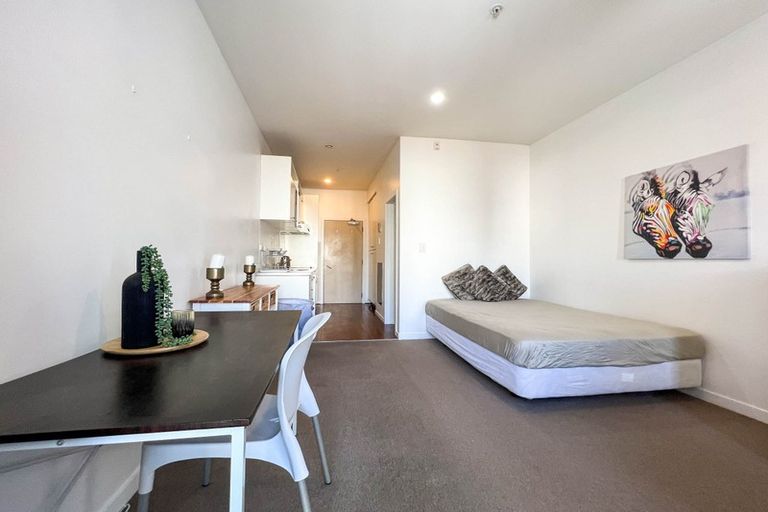 Photo of property in The Aucklander Apartments, 9e/25 Rutland Street, Auckland Central, Auckland, 1010