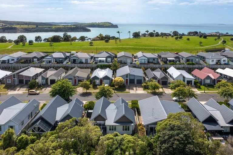Photo of property in 39 Cape Cod Drive, Gulf Harbour, Whangaparaoa, 0930