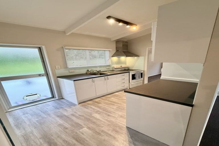 Photo of property in 21 William Hadlow Place, Hatfields Beach, Orewa, 0931