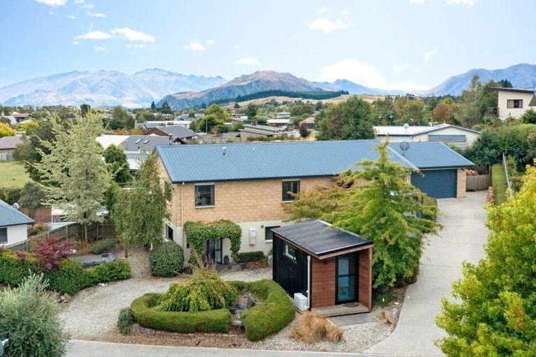 Photo of property in 19 Allenby Place, Wanaka, 9305