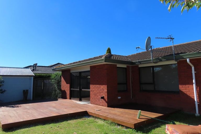 Photo of property in 2/6 Florance Place, Parklands, Christchurch, 8083