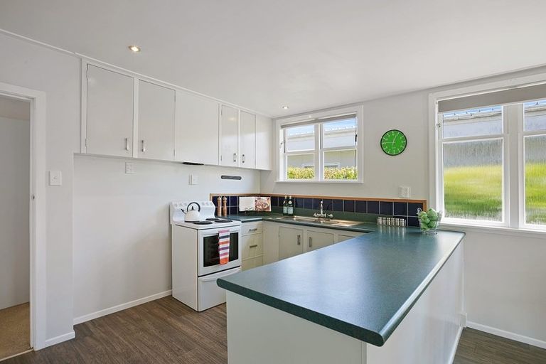 Photo of property in 120 Miromiro Road, Normandale, Lower Hutt, 5010