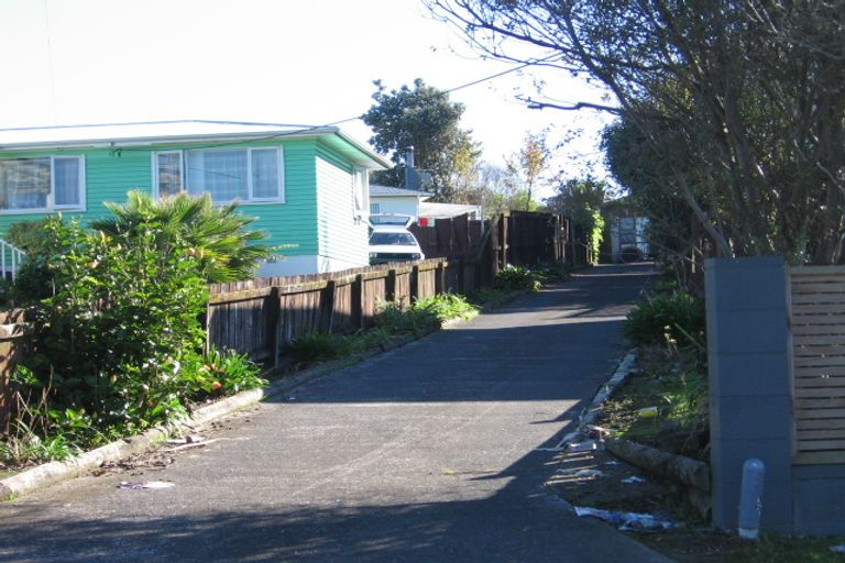 Photo of property in 20a Roberts Road, Te Atatu South, Auckland, 0610