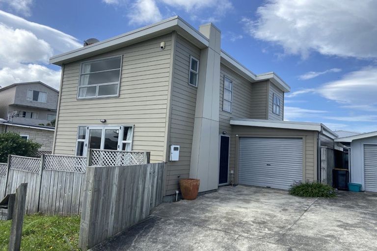 Photo of property in 38b Ruskin Road, Newlands, Wellington, 6037