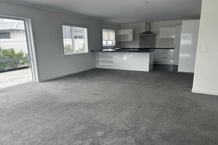 Photo of property in 10 Puroto Place, One Tree Point, 0118