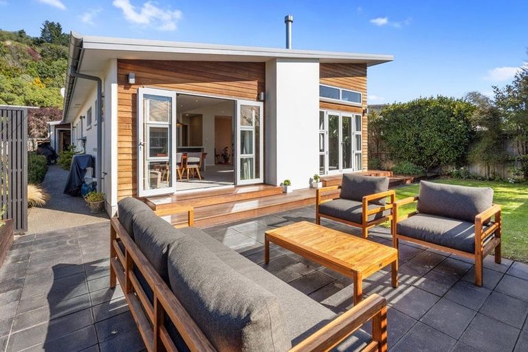 Photo of property in 140 Port Hills Road, Heathcote Valley, Christchurch, 8022