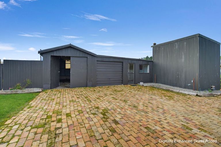 Photo of property in 30 Mccaughan Street, Browns, Winton, 9781