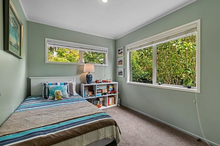 Photo of property in 2/12 Wanita Place, Totara Vale, Auckland, 0629