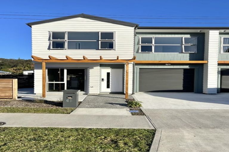 Photo of property in 4b Horoeka Street, Stokes Valley, Lower Hutt, 5019