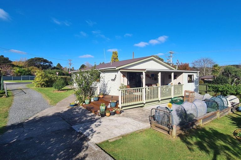 Photo of property in 15 Driving Creek Road, Coromandel, 3506