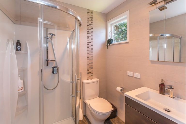 Photo of property in 32 Highbury Drive, Levin, 5510