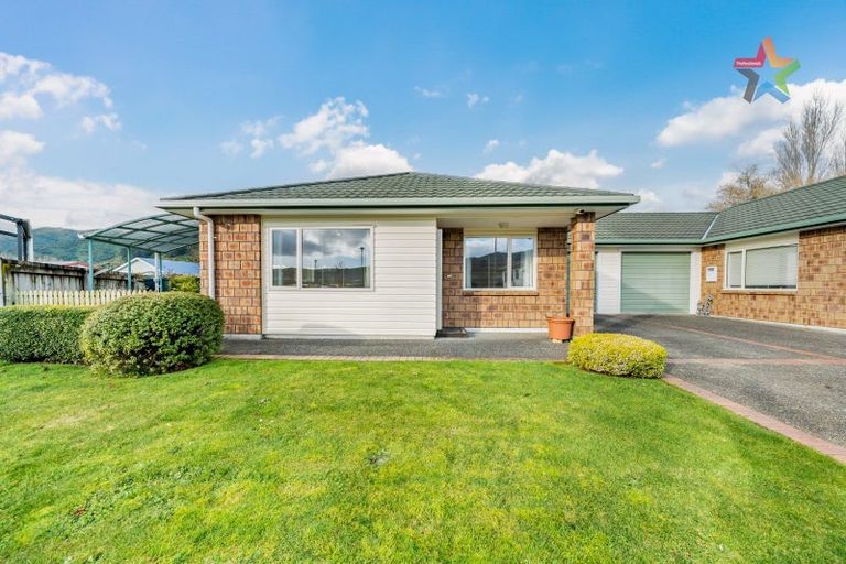 Photo of property in 10 Woodland Mews, Wainuiomata, Lower Hutt, 5014