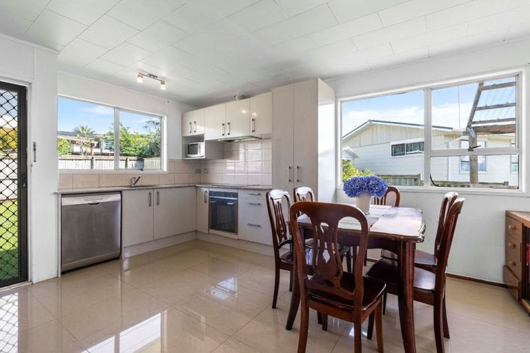 Photo of property in 12 Kereru Place, Half Moon Bay, Auckland, 2012