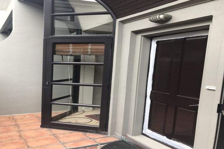 Photo of property in Mendosa Terraces Apartments, 13/9 Ebor Street, Te Aro, Wellington, 6011