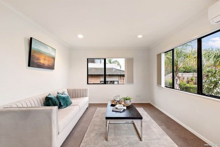 Photo of property in 62b Hogarth Rise, West Harbour, Auckland, 0618