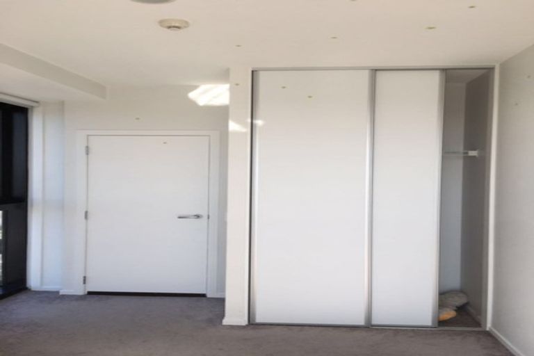 Photo of property in 10 Barron Drive, Green Bay, Auckland, 0604